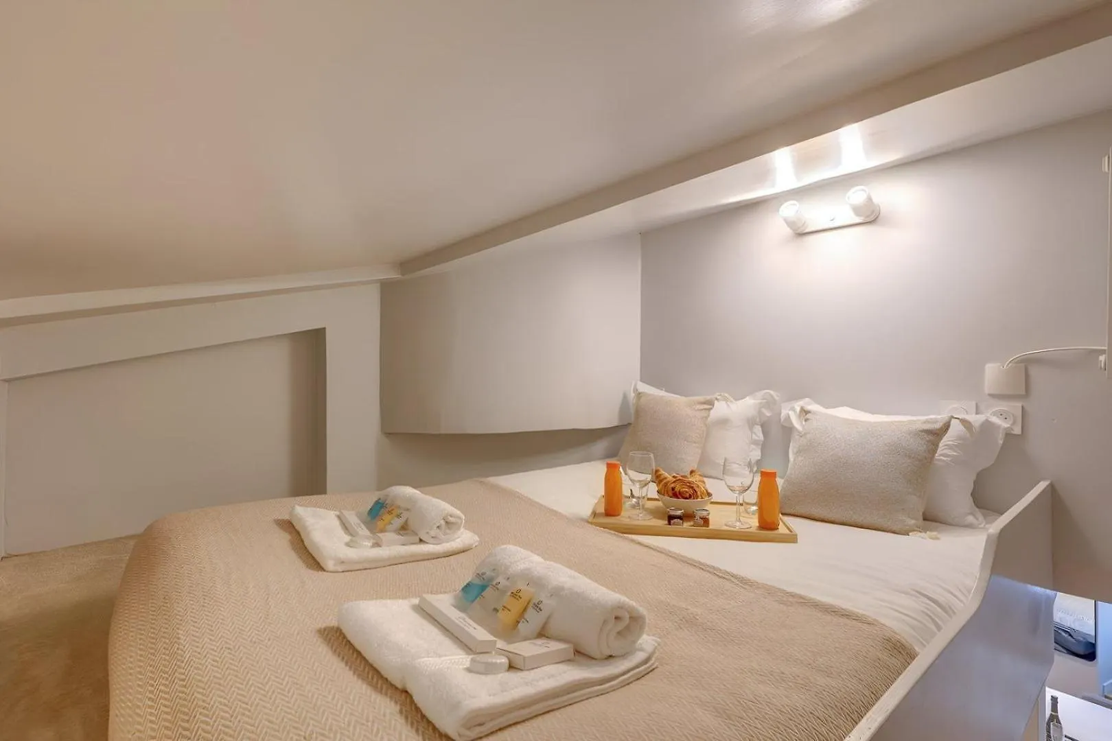 아파트 Bluestay 252 - Duplex Au Coeur De 파리