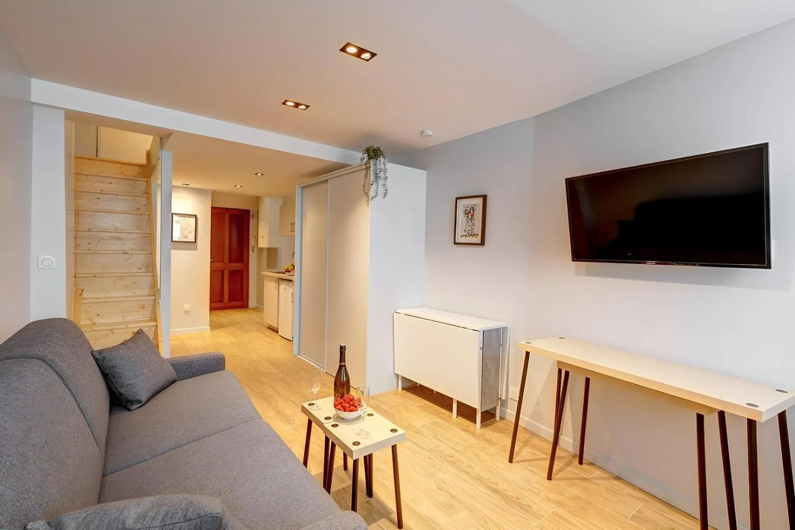 Bluestay 252 - Duplex Au Coeur De Párizs 0*,  Franciaország